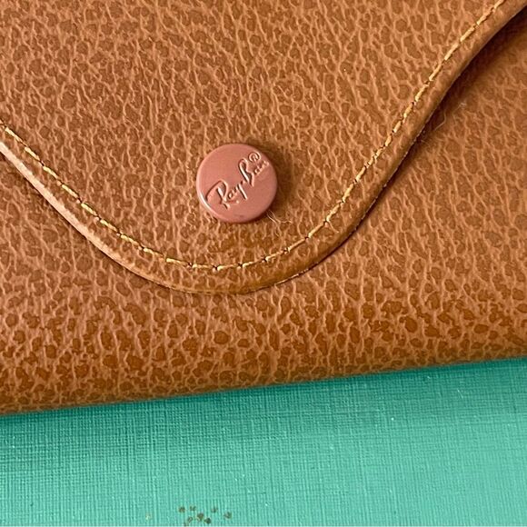 Ray Ban Original Brown Leather Style Medium Case - Fits most Rayban Sunglasses - Picture 3 of 9